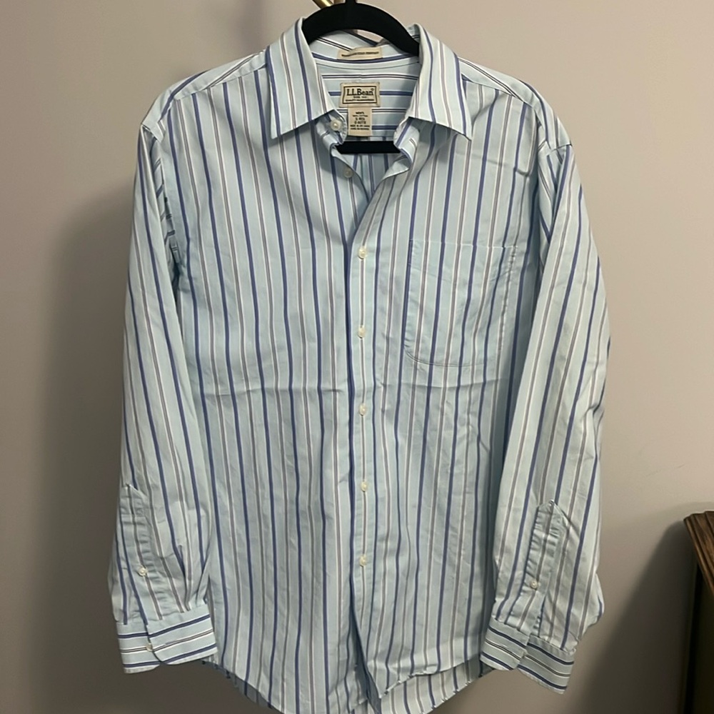 L.L. Bean Men’s size small 💯 COTTON button down